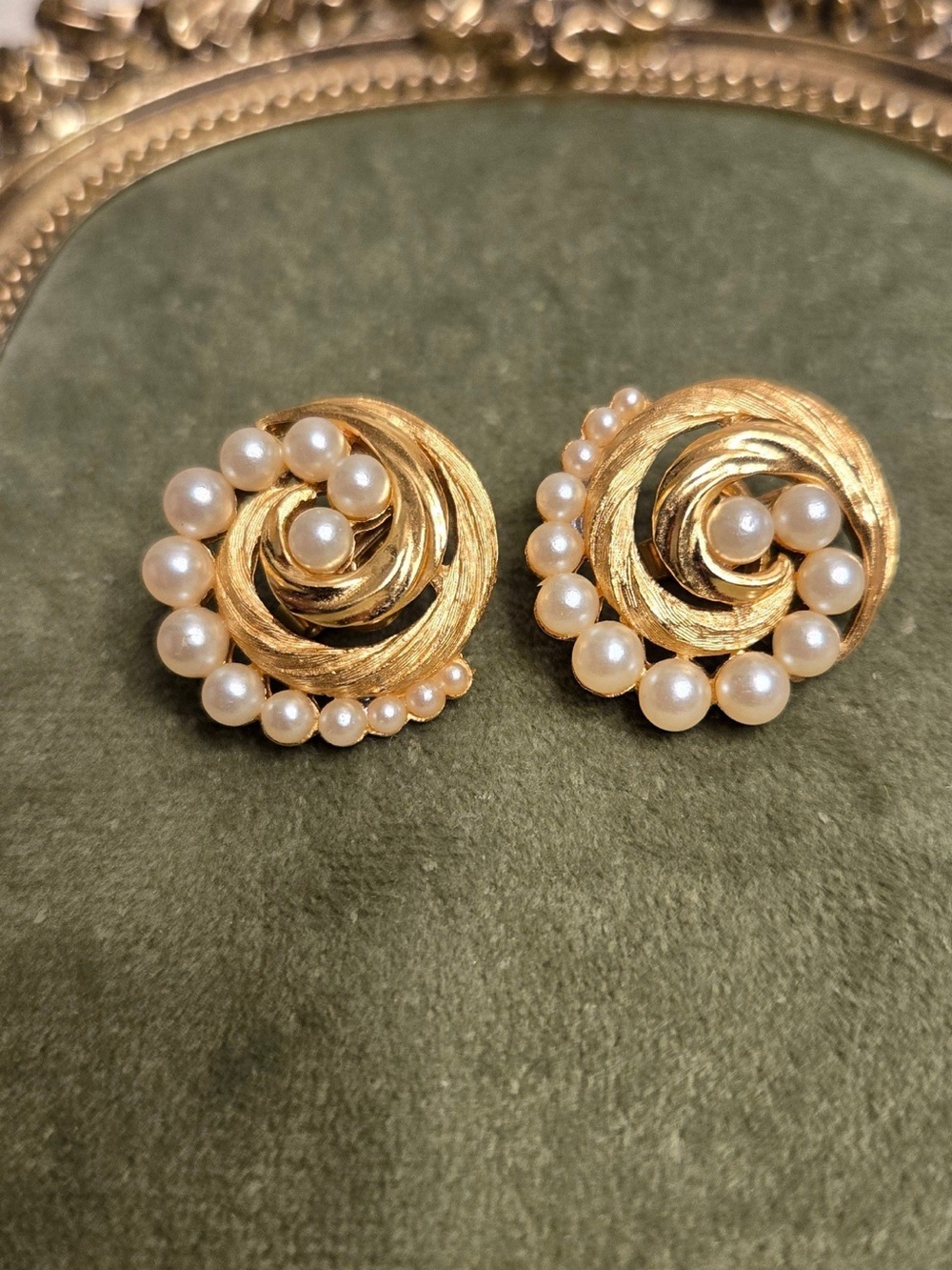 Vintage Crown Trifari Pearl Swirl Clip-On Earrings Gold Tone 1950s